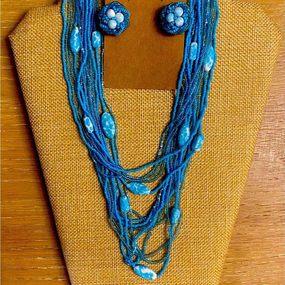 Turquoise vintage necklace and clip on earring set.